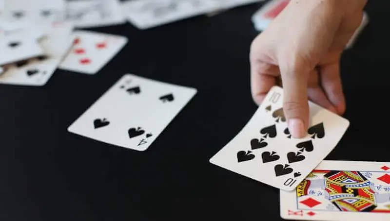 Answering what a bluff is in poker for new players