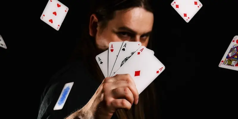 What are the cases to apply bluff in poker?